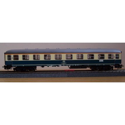 Marklin 4051 H0 Express Passenger Car 1st Cl. Metal, Illuminated DB Lightly Used