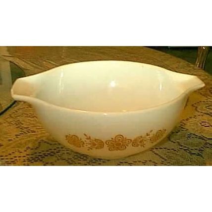 2 PYREX BUTTERFLY 444 4 QTS & 443 2 1/2 QTS GOLD CINDERELLA SPOUTED MIXING BOWLS