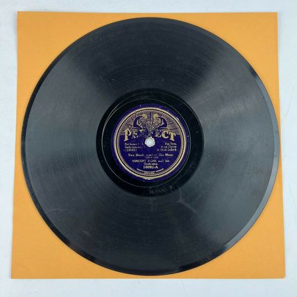 Vincent Rose And His Orchestra Two Heads Against The Moon / Love Passes By 78RPM