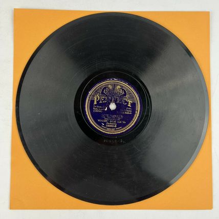 Vincent Rose And His Orchestra Two Heads Against The Moon / Love Passes By 78RPM
