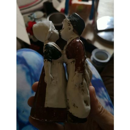 Heubach Bisque Kissing Dutch Couple