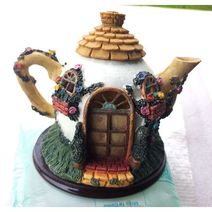 NEW UNUSED LITTLE MEADOW SERIES BEAUTIFULLY DECORATED TEAPOT POTPOURRI HOLDER