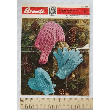 Vintage: Bronte 562 girls snuggle hood, gloves and mittens, 8-10 & 10-12 years