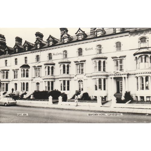 Seaforth Hotel Llandudno Caenarvonshire Postcard (CAE76998)