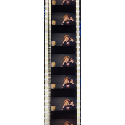 Pk GEB - S - MIX - E 0123s . 1 STRIP OF 5 - 35MM FILM CELLS. (Santa Claus movie)