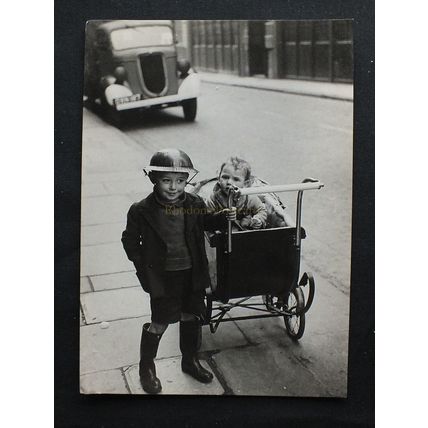 Eastenders In The Blitz, October 1940-Reproduction George Rodge Photo Postcard