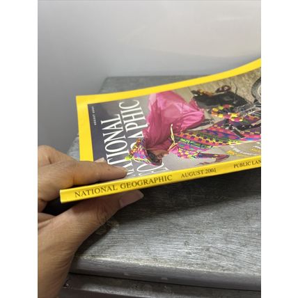 National Geographic Magazine August 2001 Going Public Vintage Collectible .