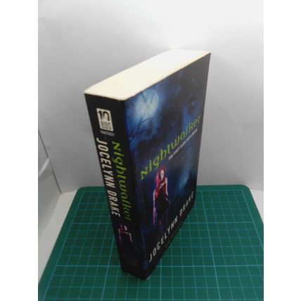 Nightwalker (Dark Days 1), by Jocelynn DRAKE. US PB.