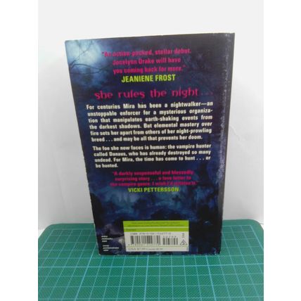 Nightwalker (Dark Days 1), by Jocelynn DRAKE. US PB.