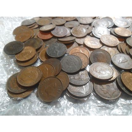 Bulk lot of Victoria to Elizabeth II farthings - over 260 coins.