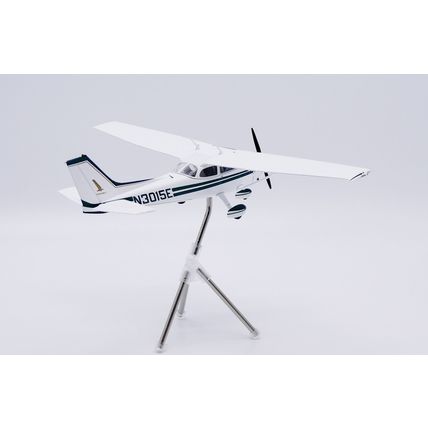 SKYHAWK II PRIVATE CESSNA 172 REG: N3015E - JC WINGS XX172001 1/72 - PRE ORDER