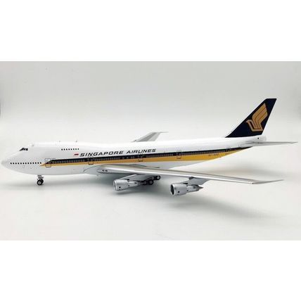 B747-212B SINGAPORE AIRLINES REG: 9V-SQQ WITH STAND - WB MODELS B7472025 1/200