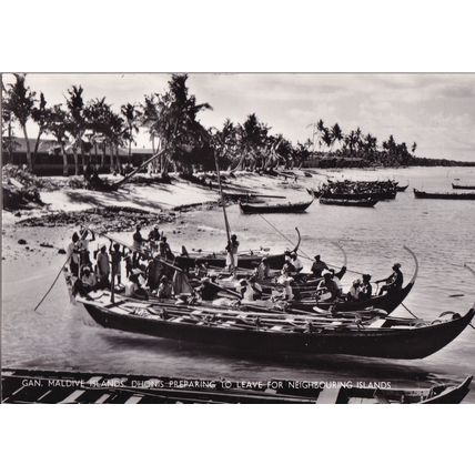 Postcard Gan Maldive Islands Preparing to leave for neighbouring Islands