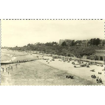 Essex CLACTON Beach Postcard (Valentine L.3321)