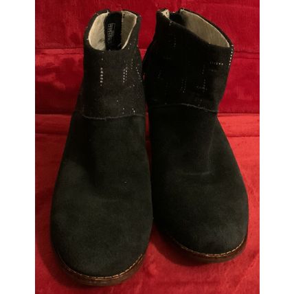 Toms US7 Women’s Suede Black Ankle Boots