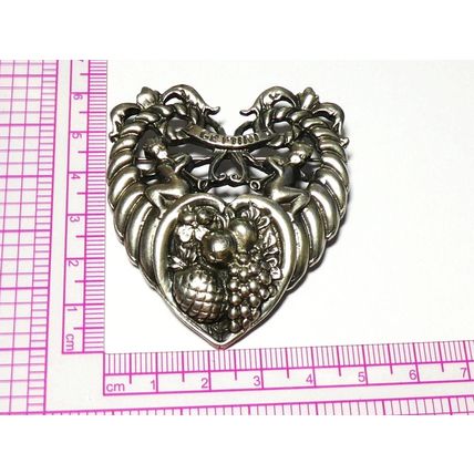 VINTAGE Extremely Large Scottish Pewter Cini Gemini Zodiac Cherubs Brooch.