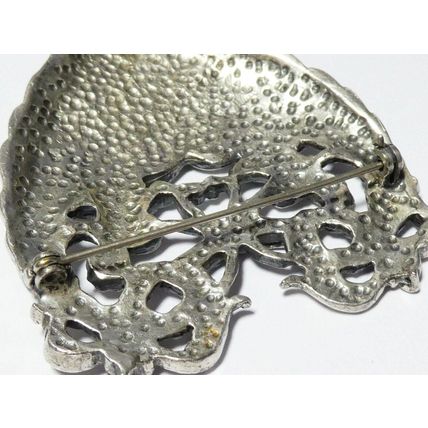 VINTAGE Extremely Large Scottish Pewter Cini Gemini Zodiac Cherubs Brooch.
