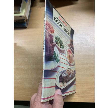 RARE* VINTAGE "SANYO MICROWAVE OVEN COOK BOOK" RECIPES PAPERBACK BOOK (LL)