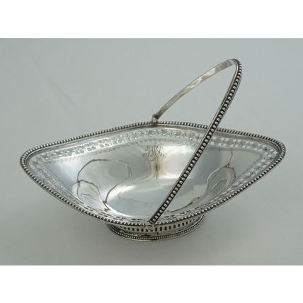 7" Swing Handled Epergne Sweetmeats Basket, London 1785, 178mm, 137g.