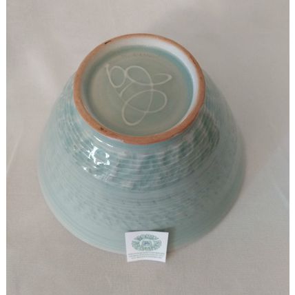 SIGNED HANDCRAFTED LIGHT GREEN CERAMIC TEXTURED ART POTTERY BOWL