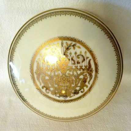 MIKASA MENORAH FESTIVAL OF LIGHTS HANUKAH CHINA & GOLD ROUND TRINKET BOX NOS