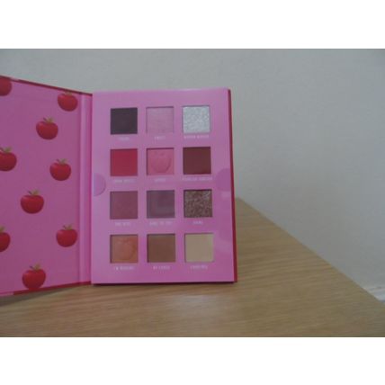 Disney Mad Beauty Snow White Eye Shadow Palette Brand New