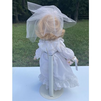VTG Angelic & Beautiful Porcelain Wedding Bride Doll-Lace Dress W/Pearl Necklace