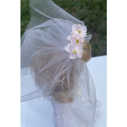 VTG Angelic & Beautiful Porcelain Wedding Bride Doll-Lace Dress W/Pearl Necklace