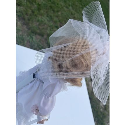 VTG Angelic & Beautiful Porcelain Wedding Bride Doll-Lace Dress W/Pearl Necklace