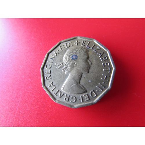 1964 QUEEN ELIZABETH II BRASS THREEPENCE - COIN - 4 FREE POST. AY