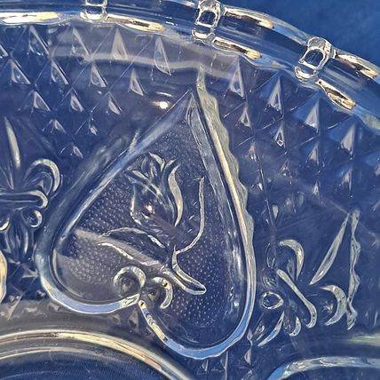 KIM Indonesia GLASS BOWL Candy Dish KIG Nut Hearts Roses Fleur De Lis 7"