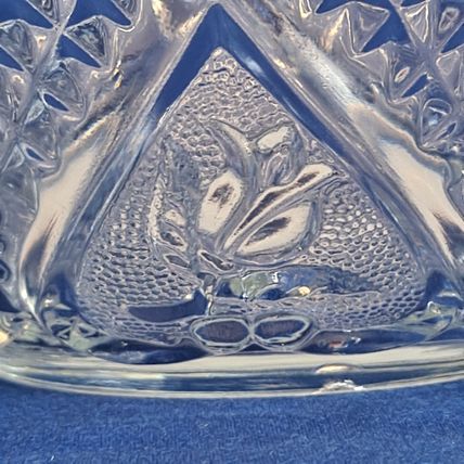 KIM Indonesia GLASS BOWL Candy Dish KIG Nut Hearts Roses Fleur De Lis 7"
