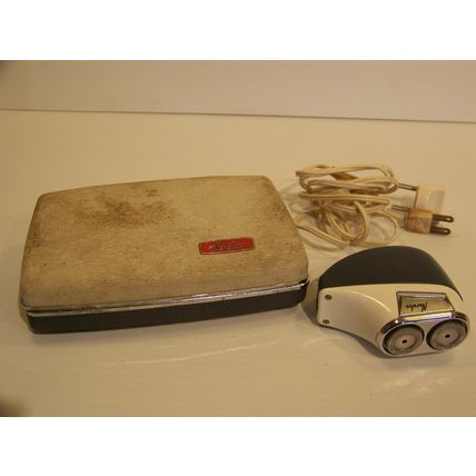 NORELCO SPEEDSHAVER W/ FLOATING HEADS & CASE VINTAGE