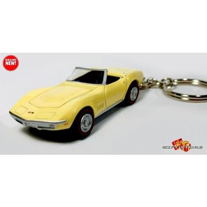 RARE KEYCHAIN VANILLA 68~69 CHEVY CORVETTE C3 CONVERTIBLE GREAT GIFT