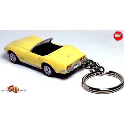 RARE KEYCHAIN VANILLA 68~69 CHEVY CORVETTE C3 CONVERTIBLE GREAT GIFT