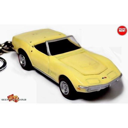 RARE KEYCHAIN VANILLA 68~69 CHEVY CORVETTE C3 CONVERTIBLE GREAT GIFT