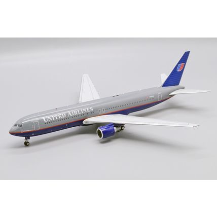 B767 UNITED AIRLINES "BATTLESHIP" REG:N666UA WITH STAND - JC WINGS XX20159 1/200