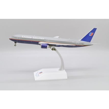 B767 UNITED AIRLINES "BATTLESHIP" REG:N666UA WITH STAND - JC WINGS XX20159 1/200