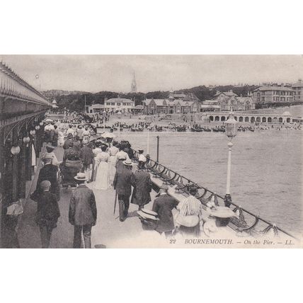 ED21 BOURNEMOUTH -ON THE PIER . LL PRINTED POSTCARD