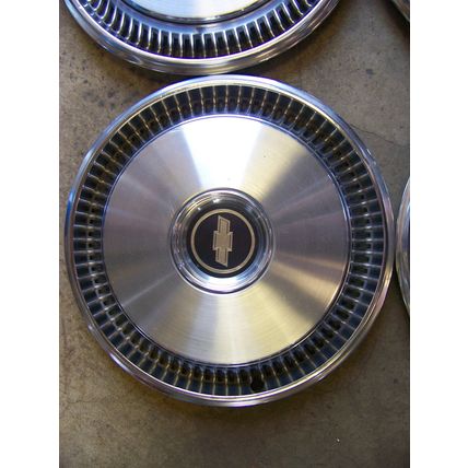 1973 CHEVROLET CHEVELLE CAMARO HUBCAPS WHEELCOVERS 14" - SET OF 4 OEM 1974