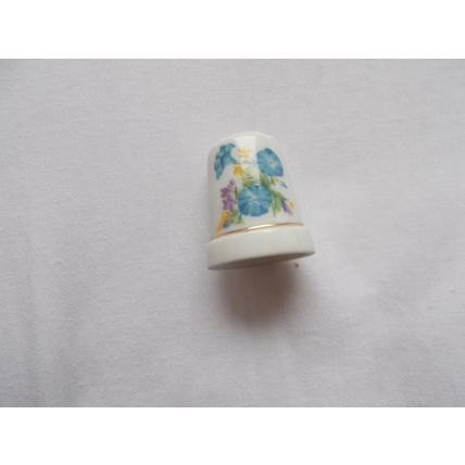 THIMBLE LIGHT BLUE BLOOMS (15/10) #