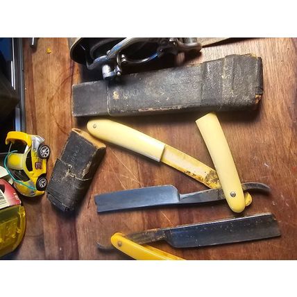 Vintage shaving blades belt shaperener boker