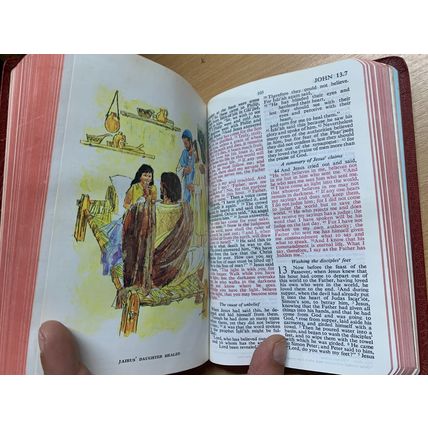 1971 HOLY BIBLE KING JESUS WORDS IN RED USA FAUX LEATHER BOOK (P4) ref:Y104