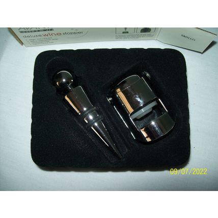 AVANTI DELUXE CHAMPAGNE & WINE STOPPER SET