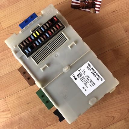 08 09 Land Rover LR2 Interior Fuse Relay TPMS Junction Box LR023904 OEM