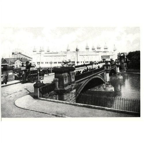 Postcard NOTTINGHAM Trent Bridge & Exhibition Building