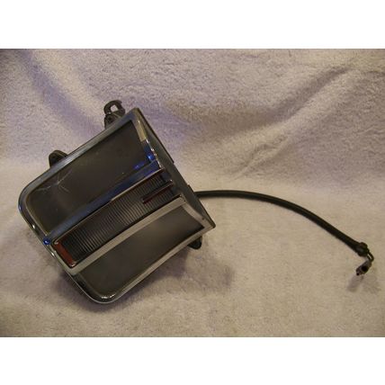 1970 CHRYSLER 300 LH FRONT TURN SIGNAL HOUSING & LENS