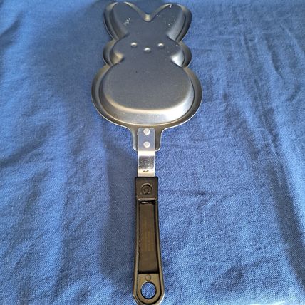 Easter BUNNY Shaped PANCAKE SKILLET Egg Pan Non-Stick Chocolate Mold Candy