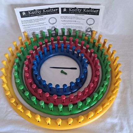 LOT 4 ROUND KNITTING LOOMS Knit Circular Hat Scarf Socks Stitch Sewing Plastic