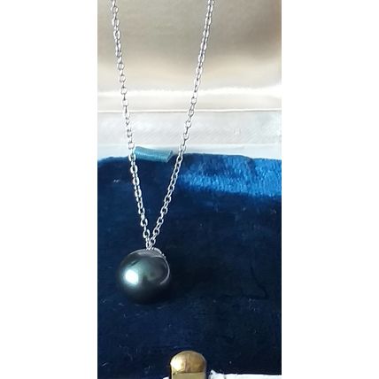 Vintage 1980-s Black Pearl Silver Pendant on 18 inch Chain - Beautiful!